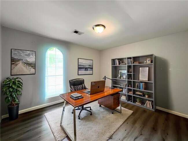 Building Photo - 710 Creekwood Crossing W