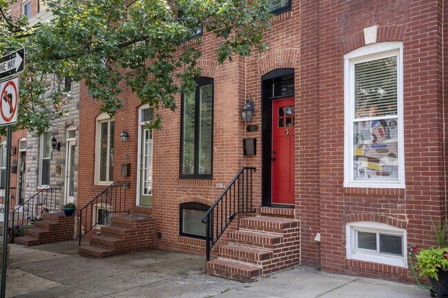 Building Photo - 922 S Clinton St
