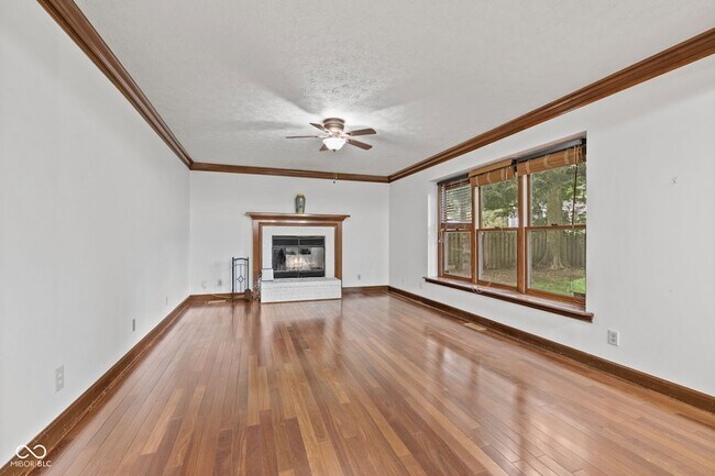 Building Photo - 738 Howe Dr
