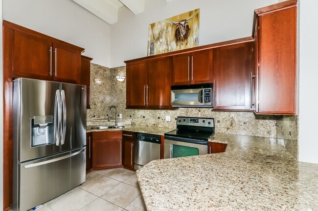 Building Photo - 705 Main St