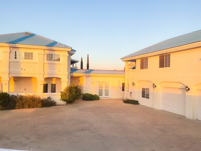 Gated secure carport for parking - 238 Lakeview Dr