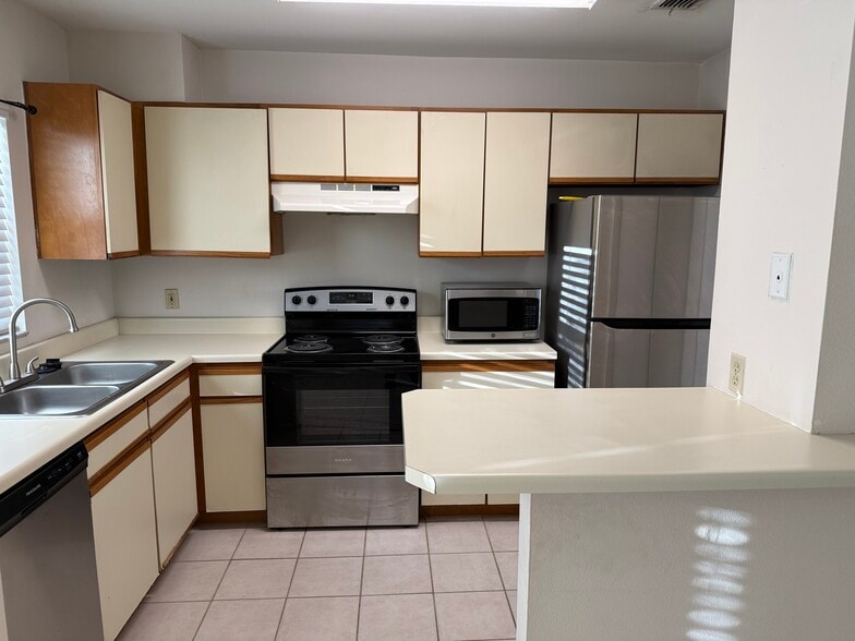 Kitchen - 5460 E Michigan St