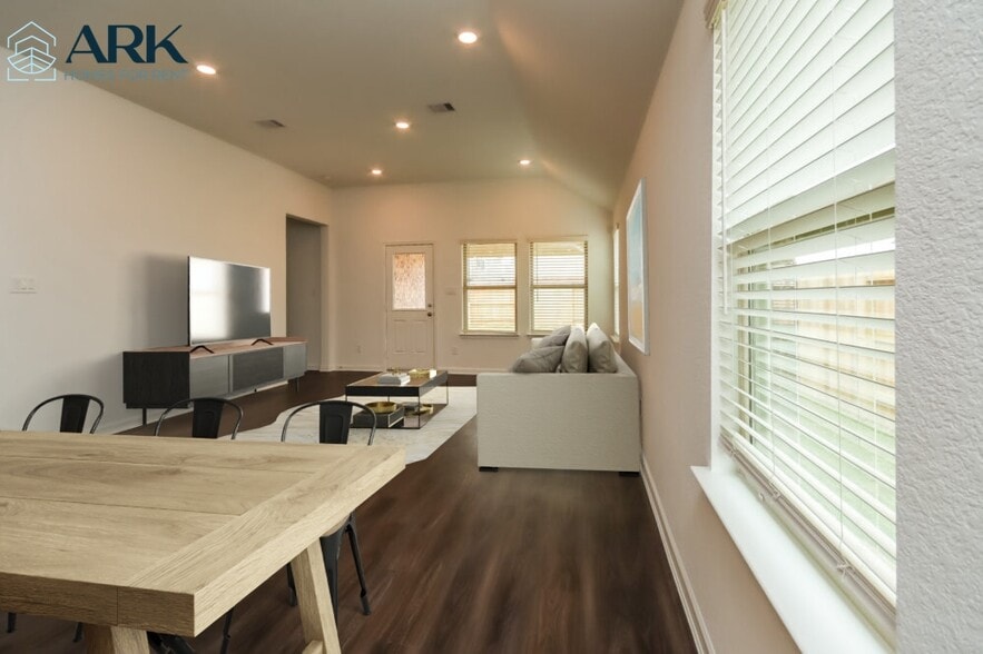 Building Photo - 5434 Tourmaline Wy