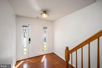 Building Photo - 104 Stingray Ct