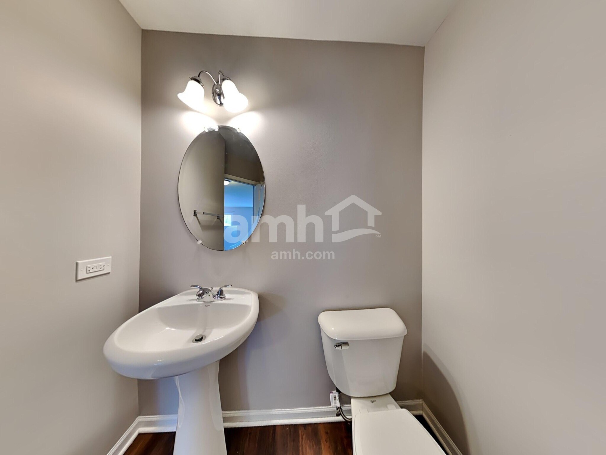 Building Photo - 2811 Stonebridge Dr