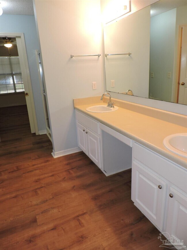 Building Photo - 2552 Southern Oaks Dr