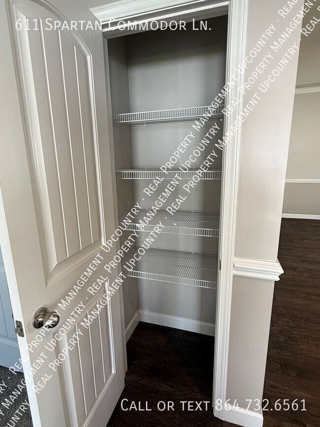 Building Photo - 611 Spartan Commodor Ln