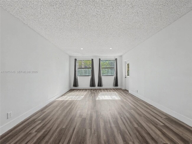 Building Photo - 8120 Geneva Ct