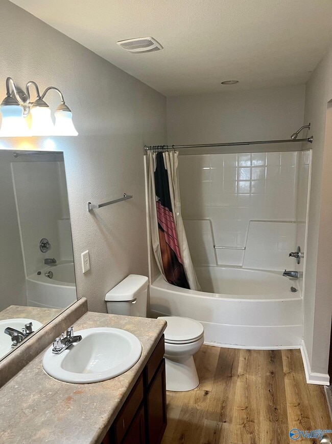 Building Photo - 193 Cloverbrook Dr