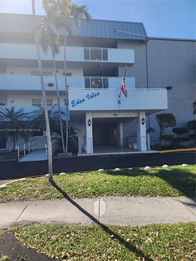 Building Photo - 3750 NE 170th St