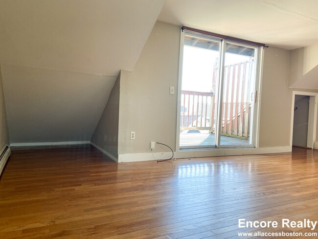 Building Photo - 8-8 Sunset St