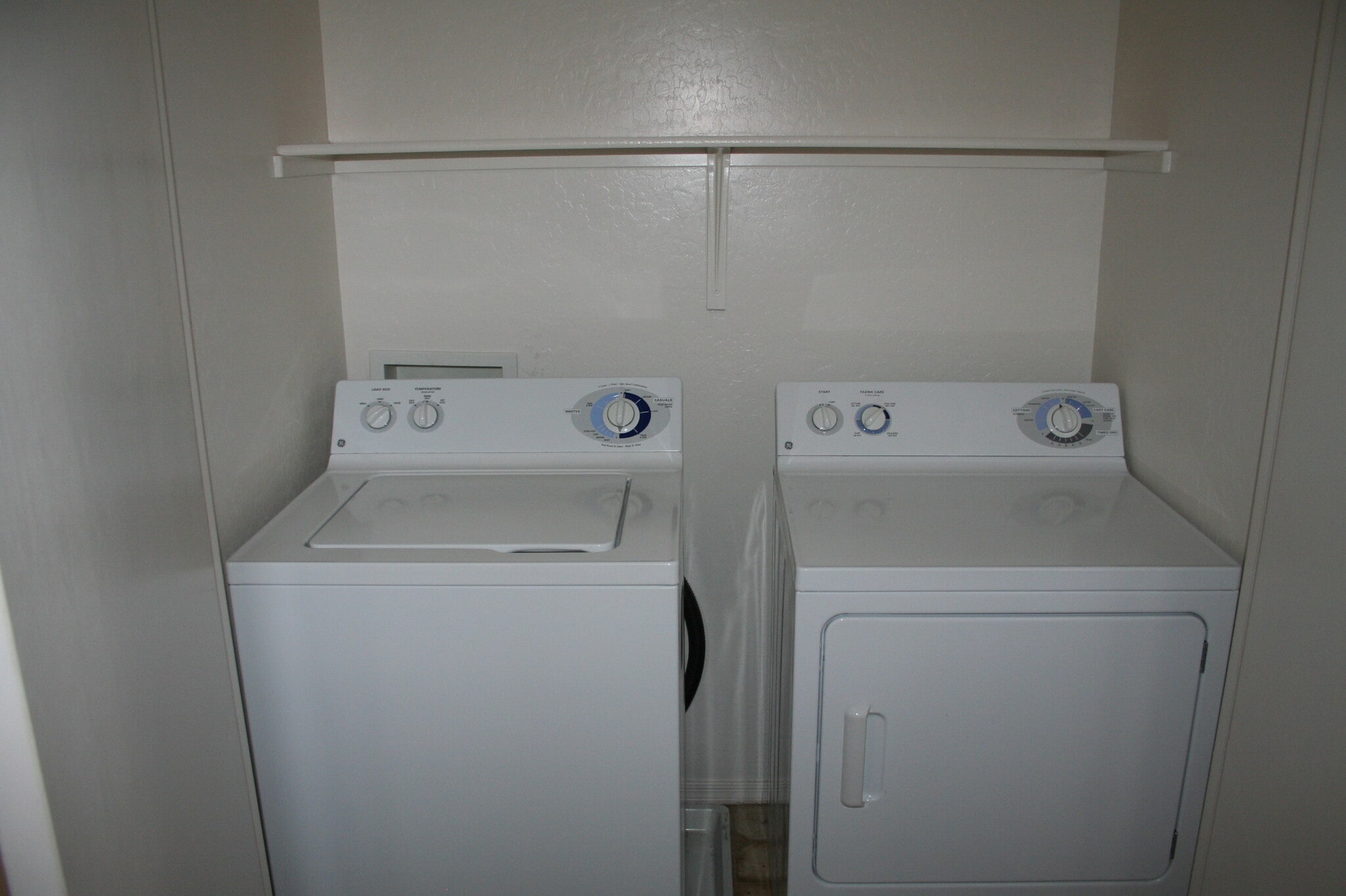 Building Photo - 1938 E Loma Vista St