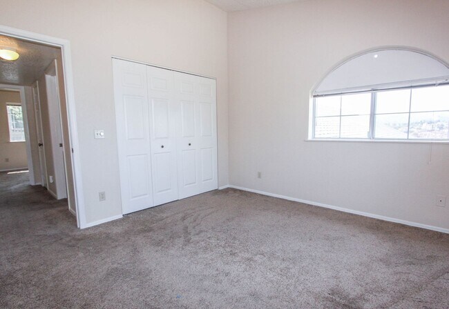 Building Photo - 415 S Alarcon St