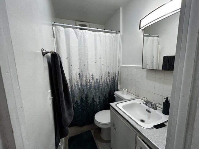 Building Photo - 775 E 820 N