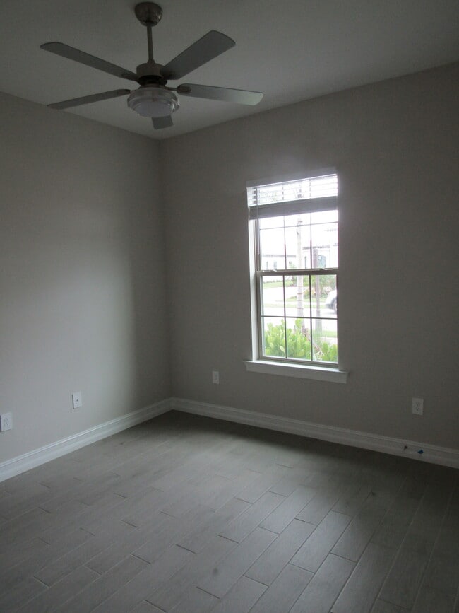 Building Photo - 608 Maraviya Blvd