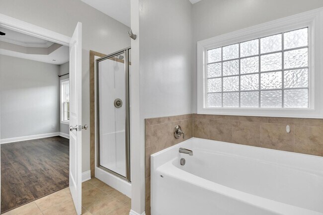 Building Photo - Large 4 bedroom home available now!