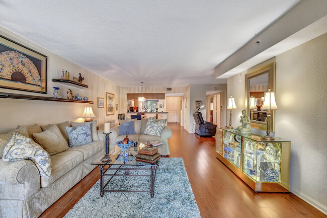 Building Photo - 5842 Crystal Shores Dr