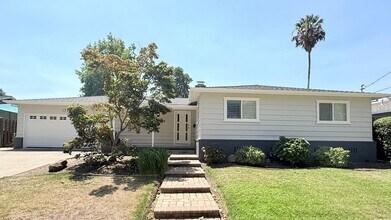 Building Photo - 1771 Lynwood Dr