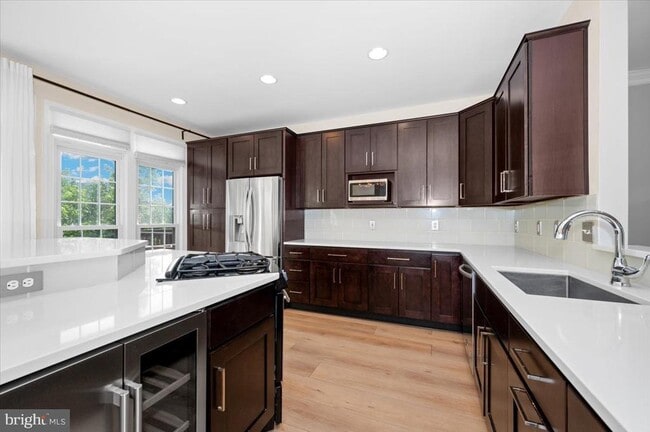 Building Photo - 4576 Fair Valley Dr
