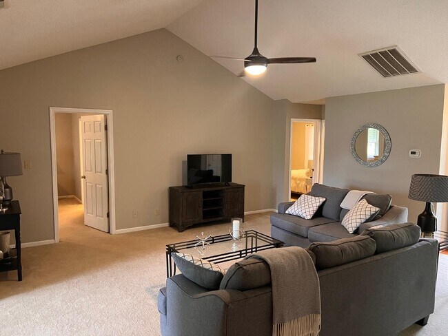 Building Photo - 401 Hidden Creek Cir