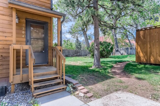 Building Photo - End Unit Townhome with 2 Beds, an Office and Southern Exposure