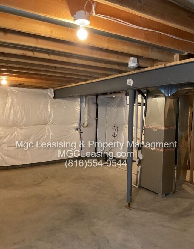 Building Photo - JULY MOVE IN SPECIAL-$750.00 OFF JULY RENT, Highly sought after Ayden Place Townhomes in Kansas C...