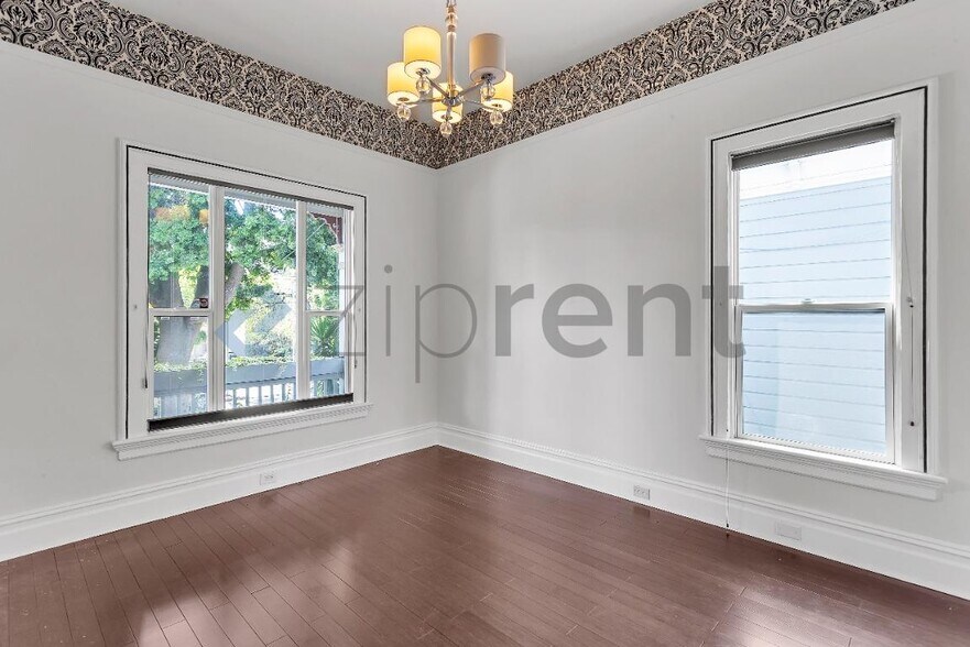 Building Photo - Unit 1005