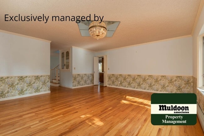 Building Photo - Beautiful 3 bedroom home with two car garage in Old Broadmoor