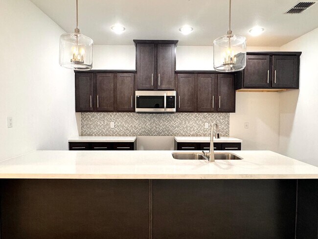 Building Photo - 9913 Kaspar Dr