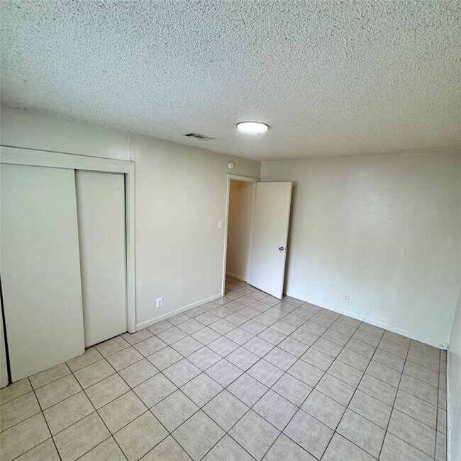 Building Photo - 1626 Royal Hill Dr
