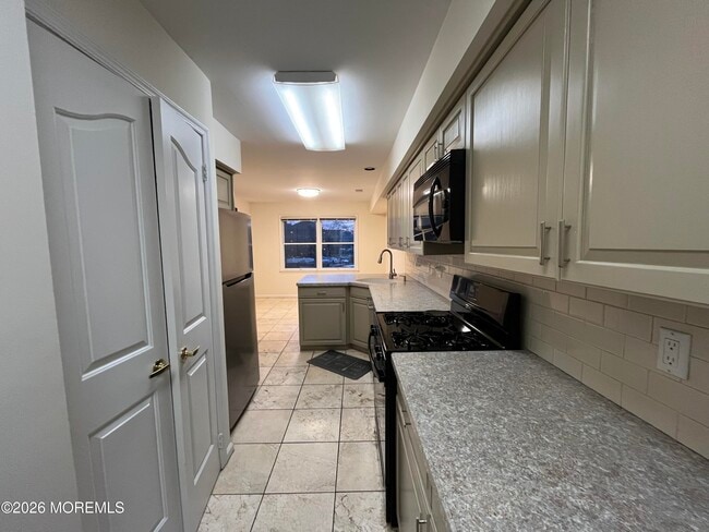 Building Photo - 210 Spinnakers Cv