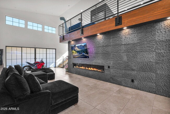 Building Photo - 8430 S 10th Ln