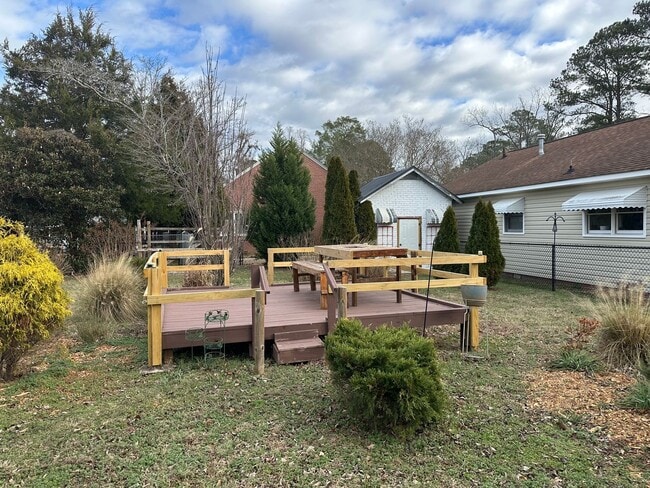 Building Photo - 2 Bed 2 Bath Fully Furnished Home