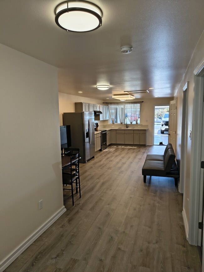 Building Photo - 272 Ani St