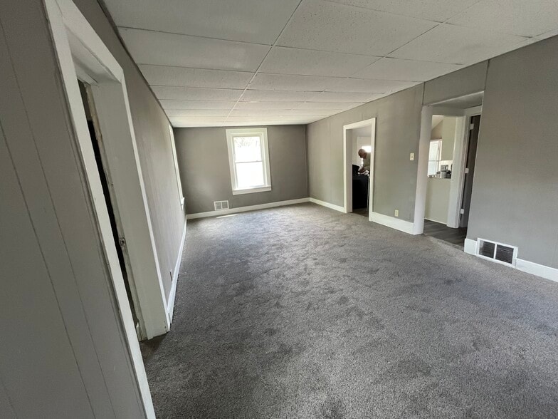 Building Photo - 605 Huffman St