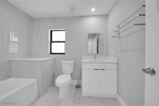 Building Photo - 20 SW 17th Pl