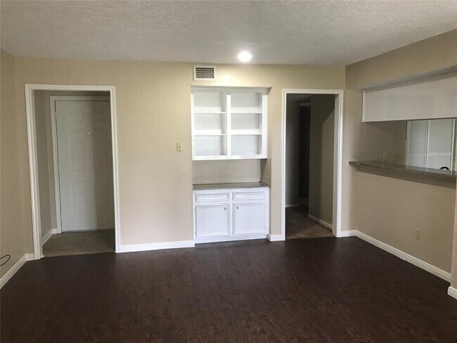 Building Photo - 13603 Ravensway Dr