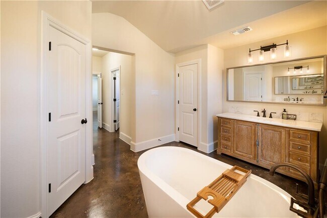 Building Photo - 315 Bluestem Cove
