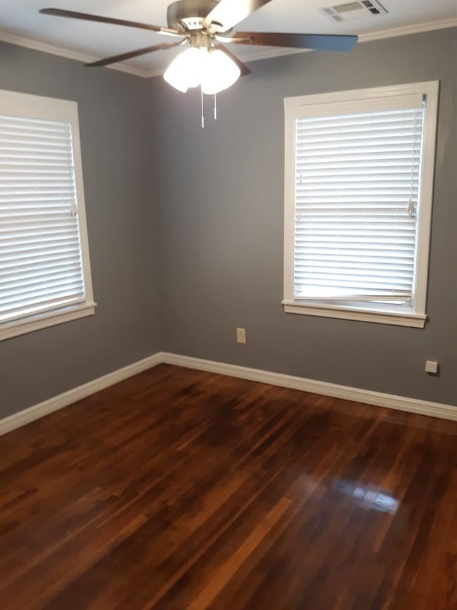 Building Photo - 215 S Berry St