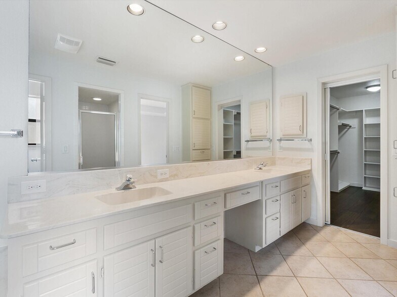 Building Photo - 6801 Winding Rose Trl