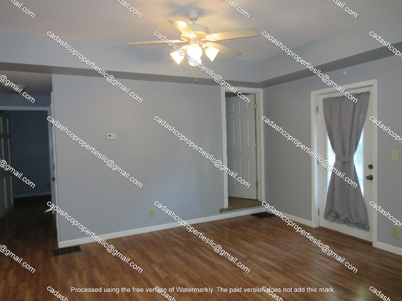 Building Photo - 206 W Poplar St