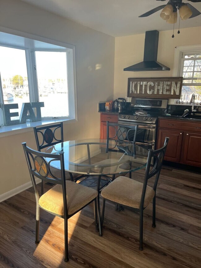 Building Photo - 14380 Calvert St