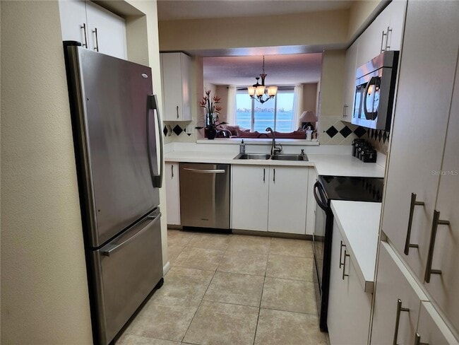 Building Photo - 6105 Bahia Del Mar Cir N