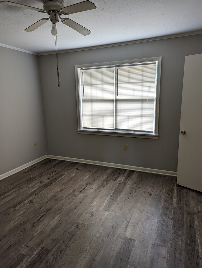 Bedroom - 1605 Mamie St