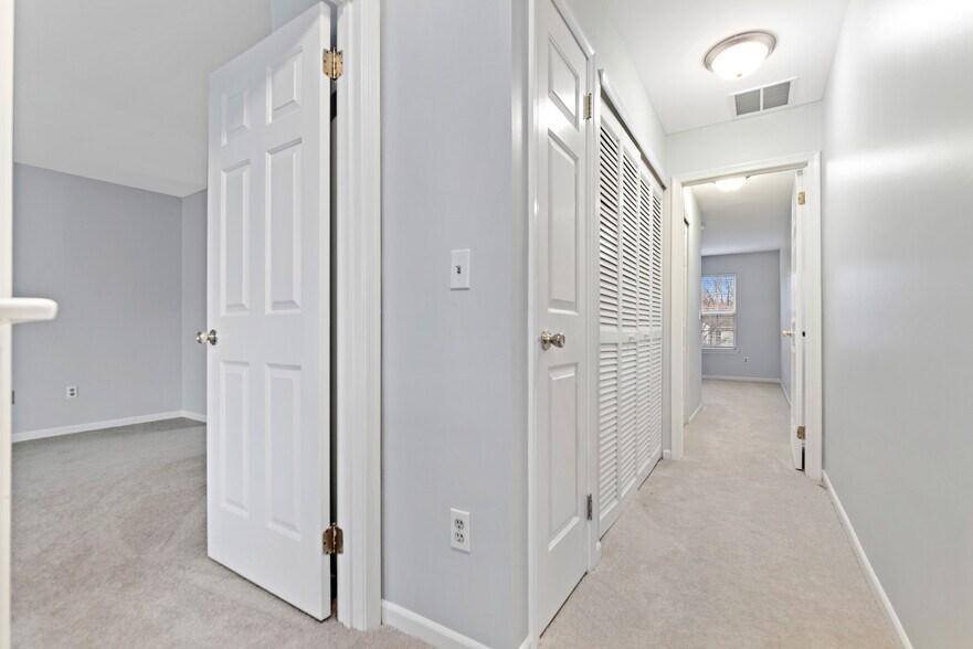 2nd Fl Hallway - 2504 Cortland Ln