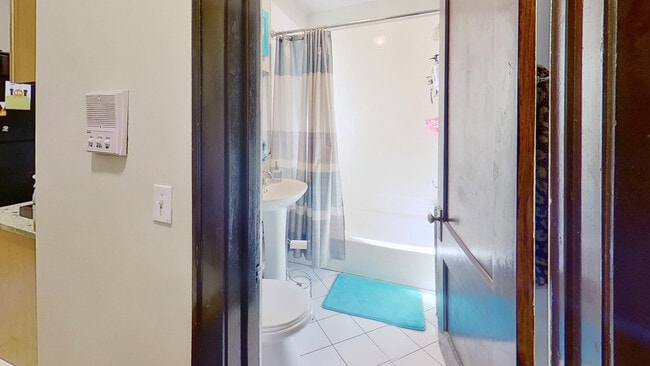 Building Photo - 1925 Grove Ave