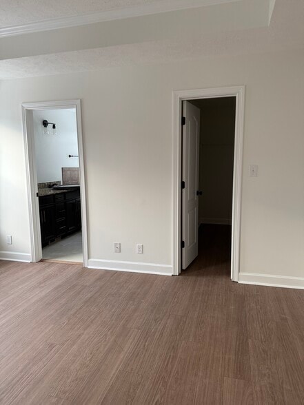 Building Photo - 642 Fox Hound Dr