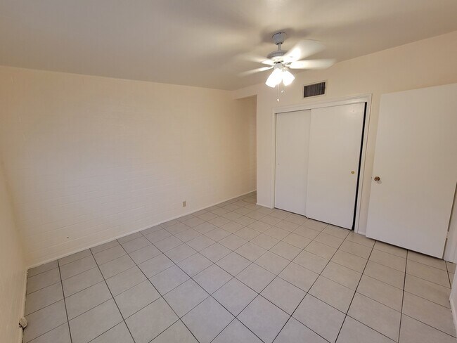 Building Photo - 3423 E Flower St