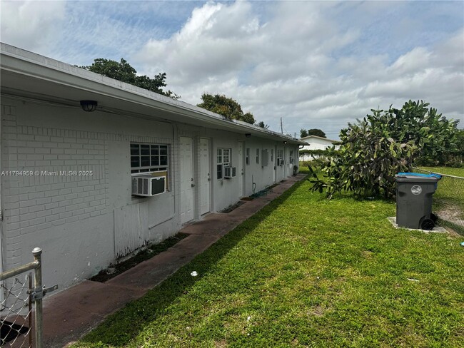 Building Photo - 4017 SW 24th St