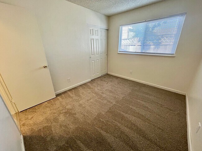 Building Photo - Beautiful Home in Great Neighborhood! Avai...